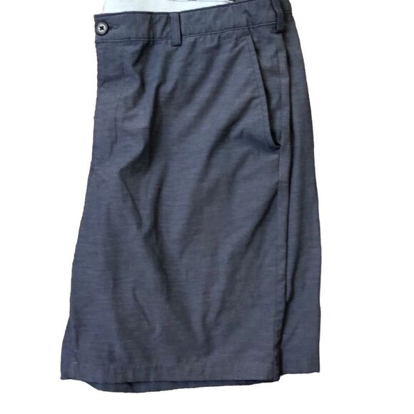 Men’s Izod gray lightweight quick dry golf shorts. Size 42 - Picture 5 of 6